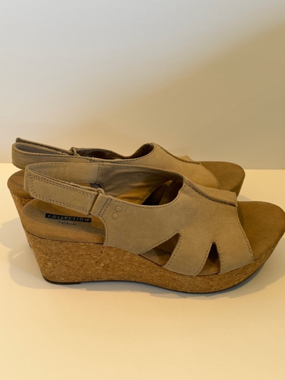 Clarks Women's Beige Open-Toe Suede Slingback Sandals 9.5 - Picture 6 of 8